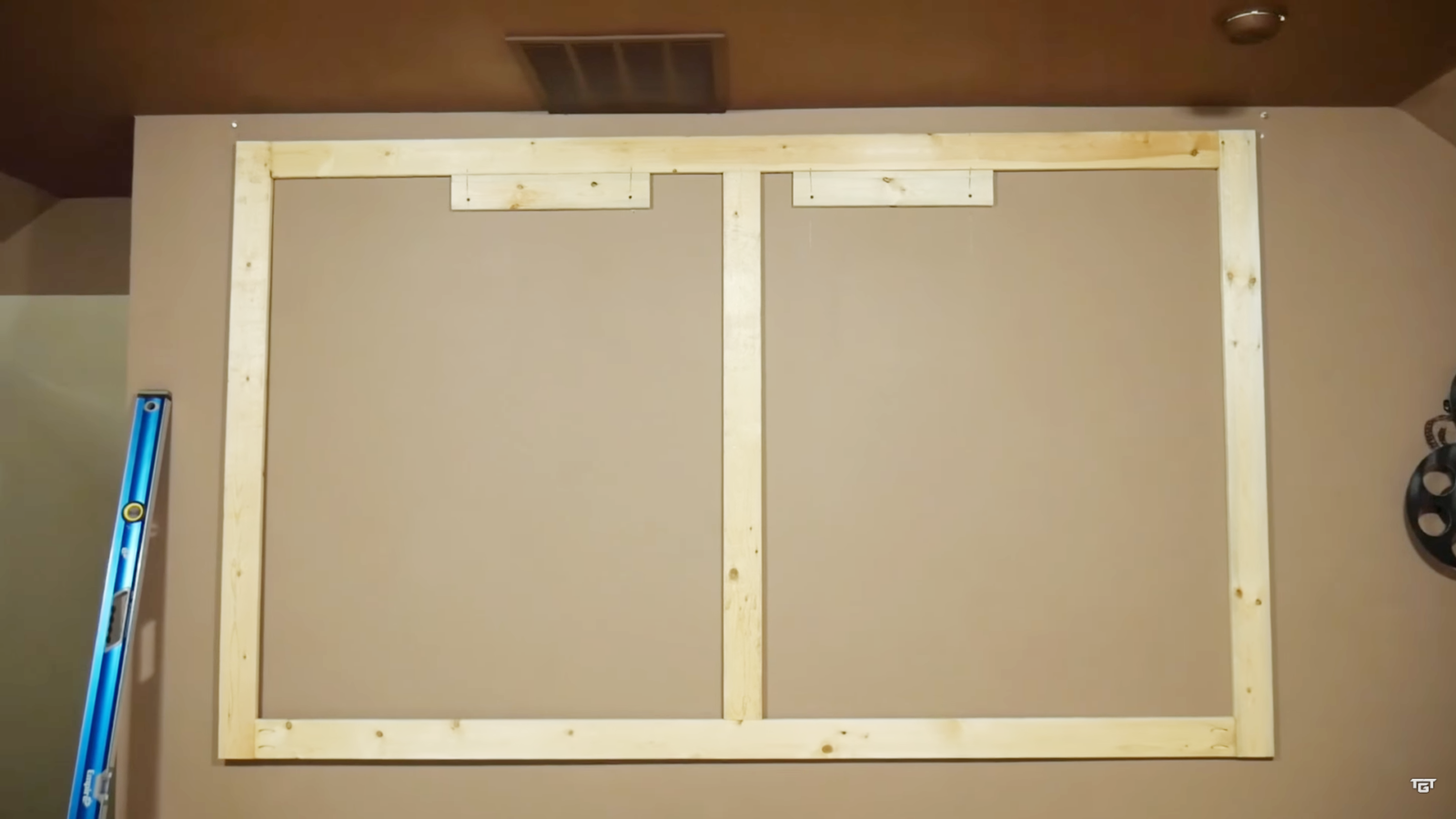 How to Mount a Projector Screen Without Drilling? ProjectorProfy