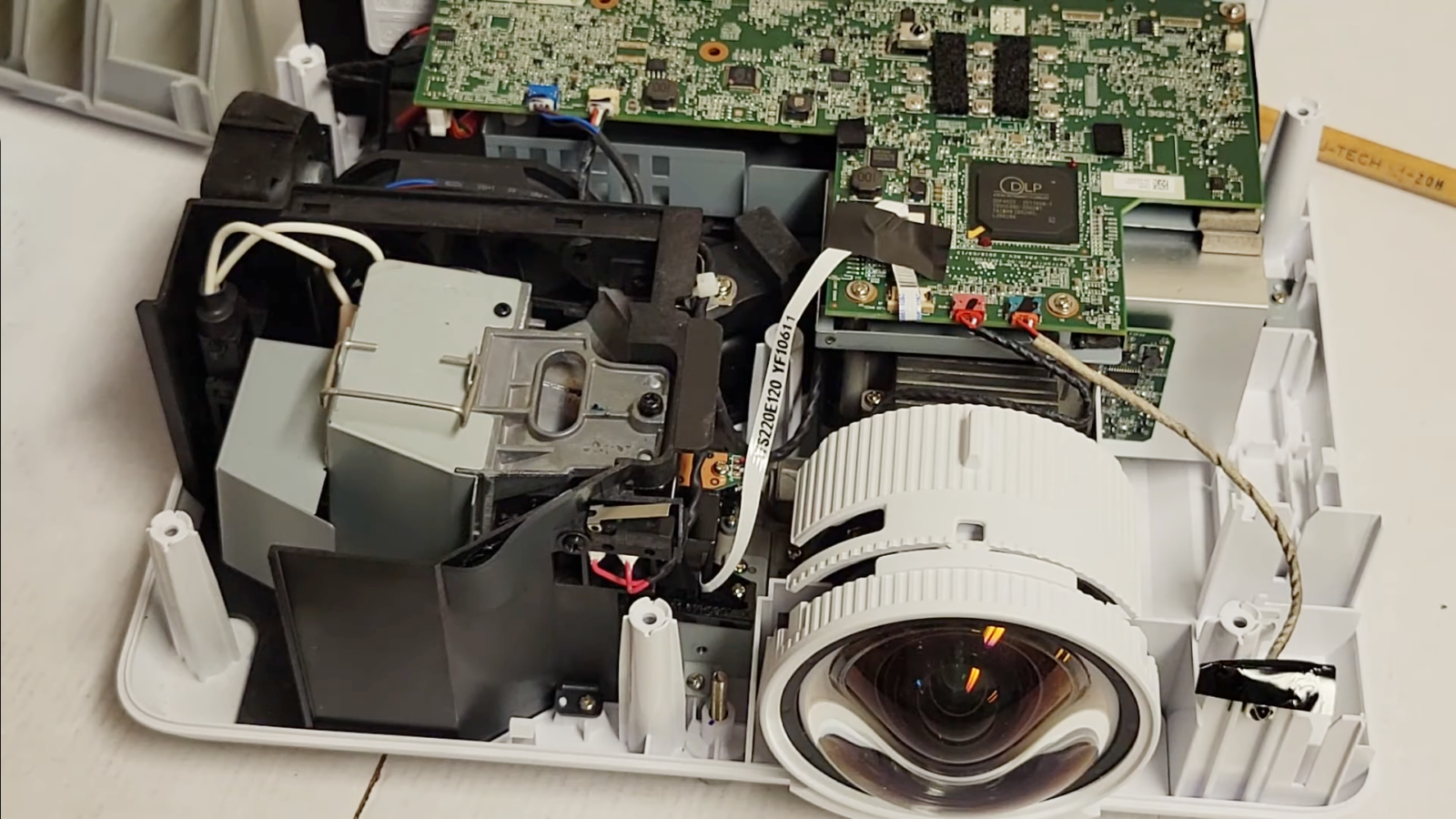 Projector Lens Inside How to Put a Projector Lens Back Together? - ProjectorProfy