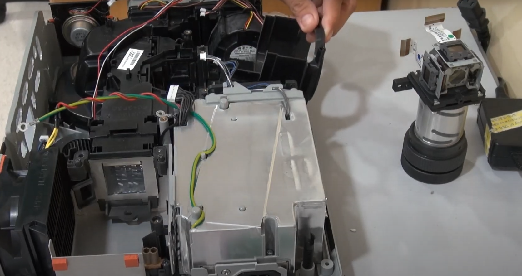 How to Remove Scratches From a Projector Lens? ProjectorProfy